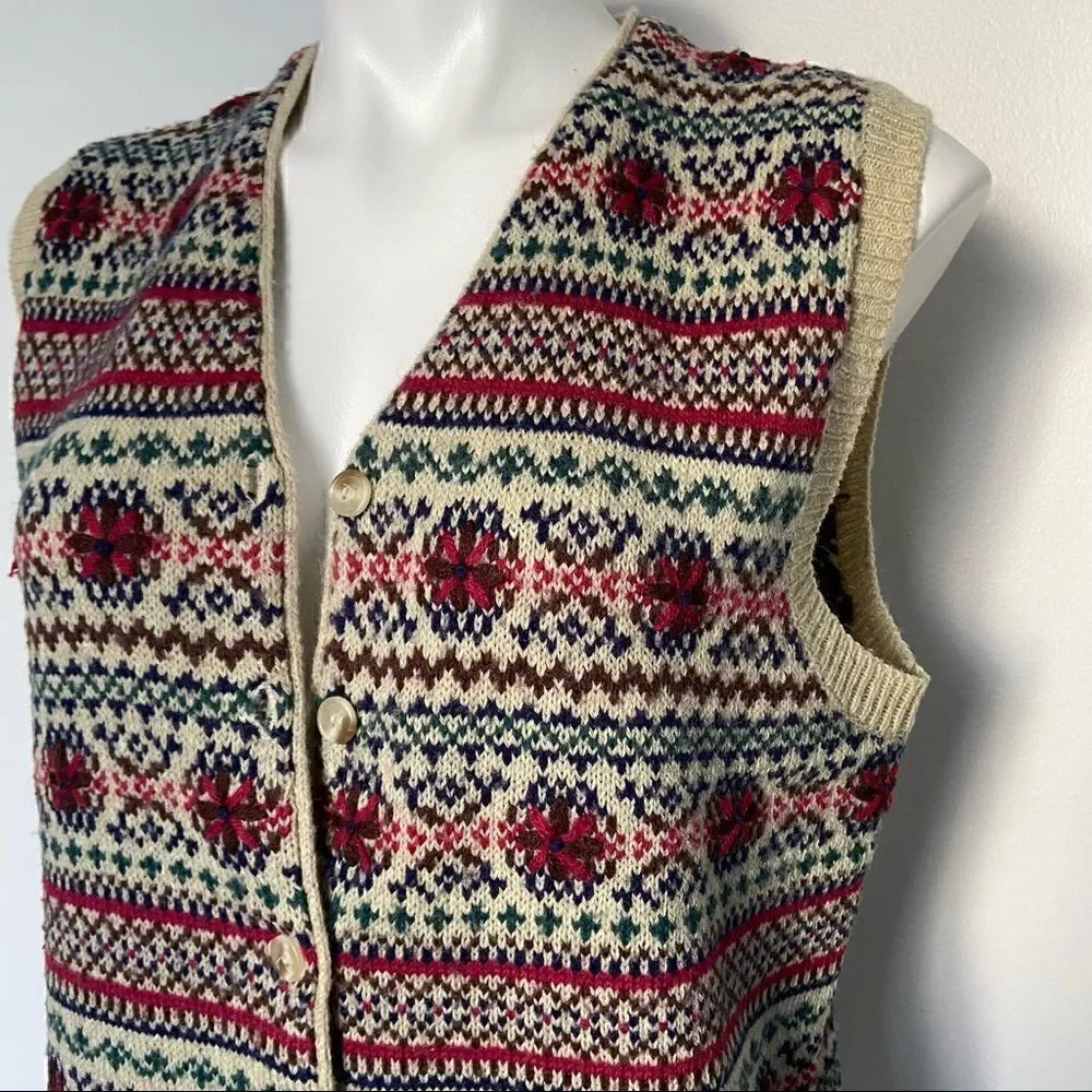 Vintage 70s Floral Embroidery  sweater Vest Faire Isle